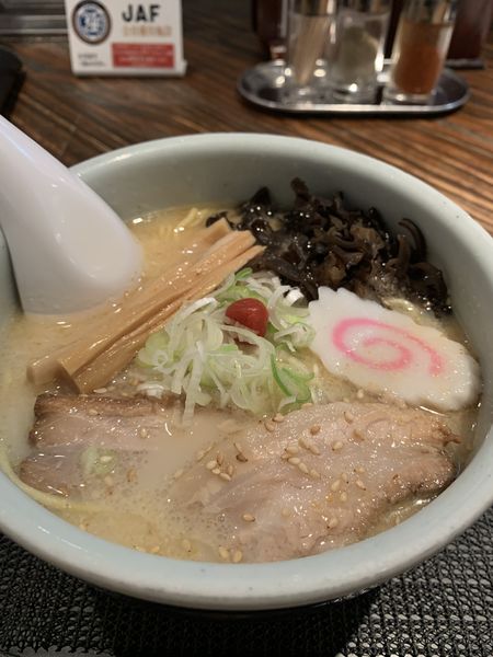 「しおラーメン　900円」@らーめん 山頭火 越谷イオンレイクタウン店の写真