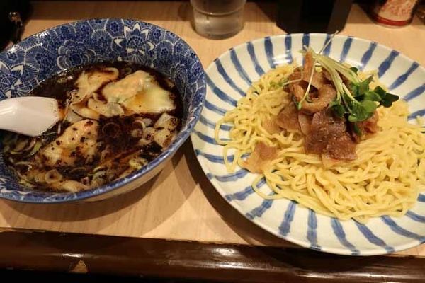 「つけ麺　650円にワンタントッピング　100円X2」@肉厚わんたん麺と手作り焼売 ら麺亭 浅草支店の写真