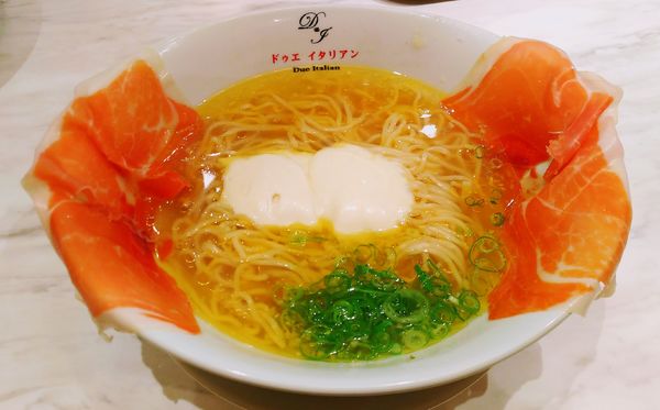 「らぁ麺生ハムフロマージュ」@黄金の塩らぁ麺 ドゥエ イタリアン 宇都宮店の写真
