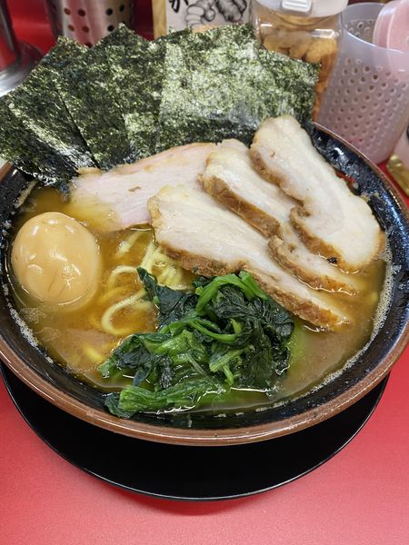 「ラーメン大盛り　海苔　バラ3枚　煮卵　固め　多め」@IEKEI_TOKYO 王道家直系の写真