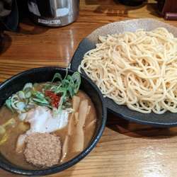 濃厚魚介つけ麺　820円　特盛（700g）