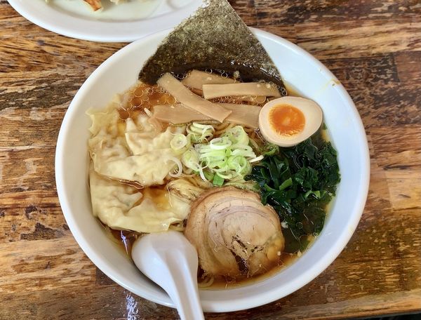 「特製 花＋ワンタン 880円」@ラーメンHOT めん花の写真