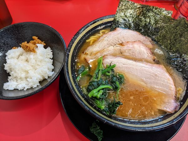 「チャーシューメン(並、カタメ)＋小ライス」@IEKEI_TOKYO 王道家直系の写真