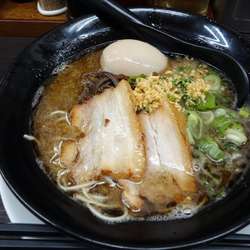 豚骨　黒＋味玉