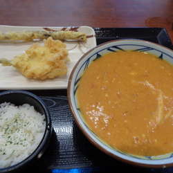 トマたまカレーうどん 690円