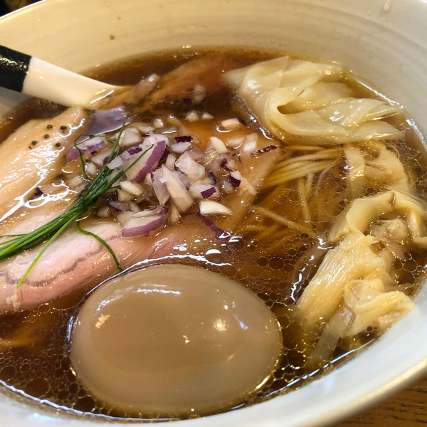 「醤油らーめん＋無料味玉トッピング」@らーめん しおの風 本店の写真