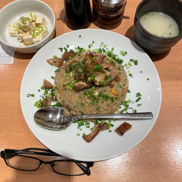 「炙りチャーシューチャーハン」@チャーハン王 三田店の写真
