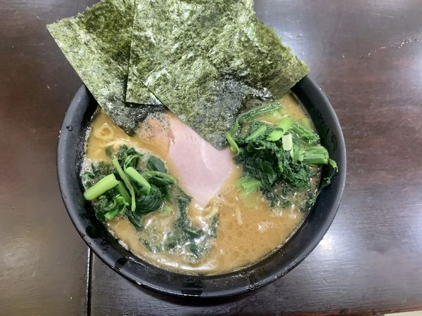 「ラーメン並 740円＋青菜増し 90円」@杉田家 千葉祐光店の写真