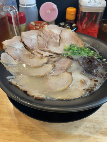 「豚骨白チャーシュー麺」@らーめん和屋の写真