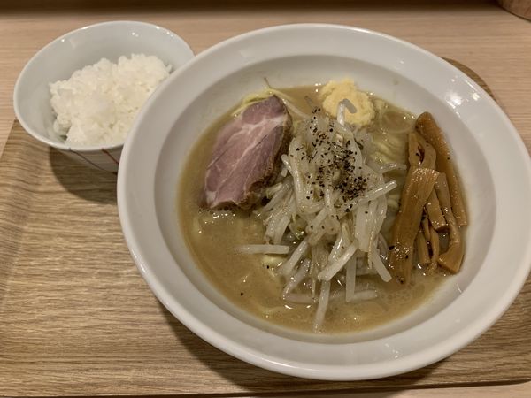 「白味噌ラーメン小700+ご飯小50=750円」@麺屋 幸生の写真