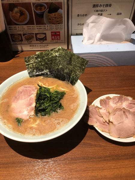 「チャーシュー麺中盛、硬め濃いめ」@横浜家系ラーメン 元喜家 宇都宮店の写真