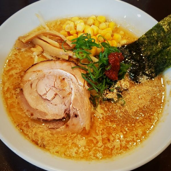 「白みそラーメン ９００円」@諭吉製麺所の写真