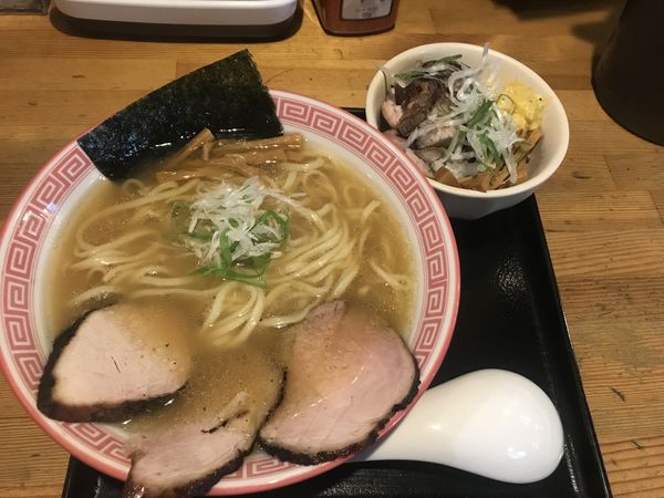 「白醤油そば 800円 ミニチャーシュー丼 200円」@麺切り 白流の写真