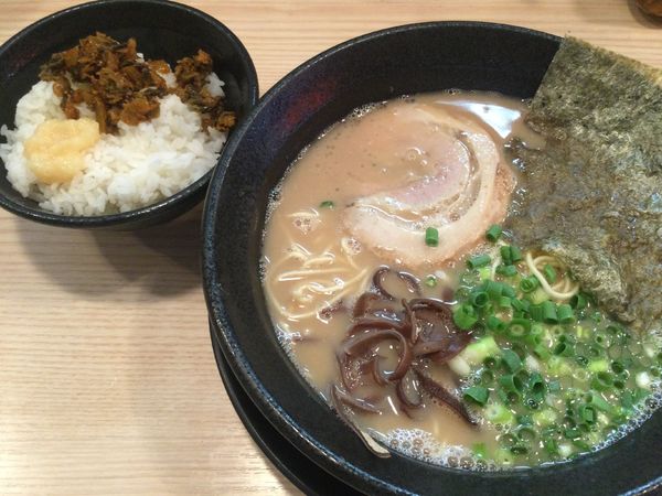 「らーめん(¥680+ライス・替玉1玉無料)」@九州とんこつらーめん ひらさわの写真