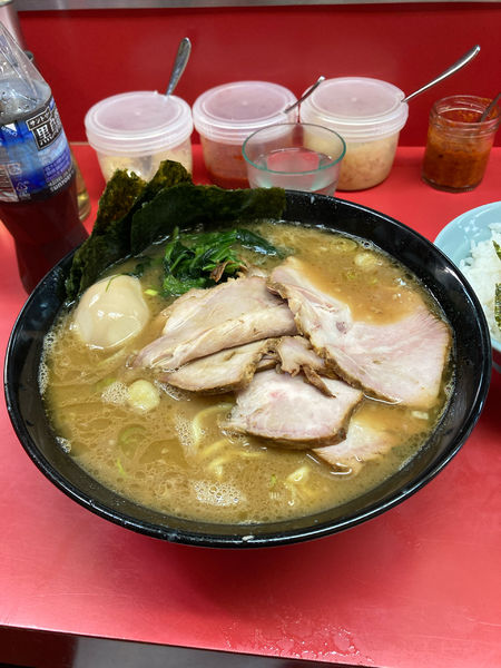 「チャーシューメン中盛、ライス」@ラーメン杉田家の写真