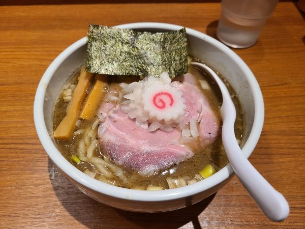 「煮干し中華そば」@煮干中華そば 鈴蘭 新宿店の写真