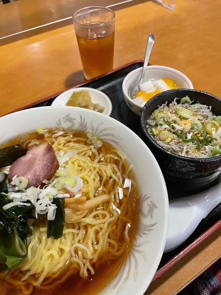 「ラーメンしらす丼セット」@中国料理 宝亭の写真