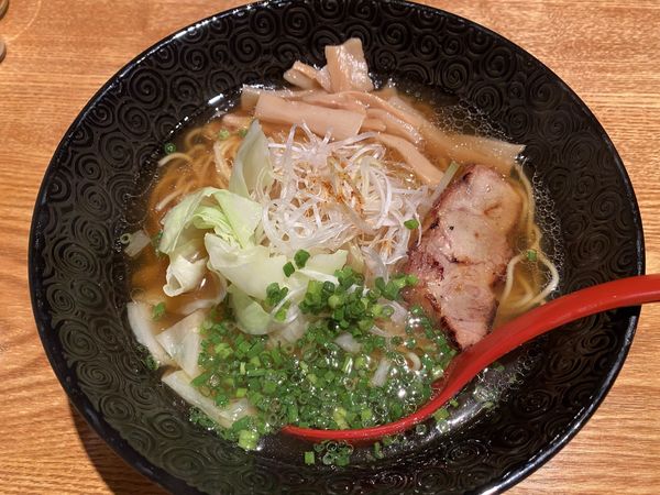 「醤油ラーメン 850円」@黒毛和牛もつ鍋 懐炉の写真