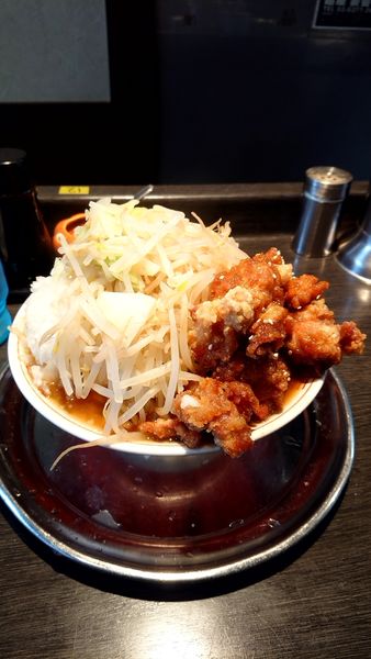 「油淋鶏ラーメン中790円麺増し100g50円」@麺屋 婆娑羅の写真