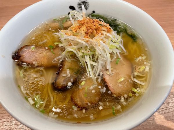 「チャーシュー塩ラーメン(1,080円)」@塩専門 ひるがお 東京駅店の写真