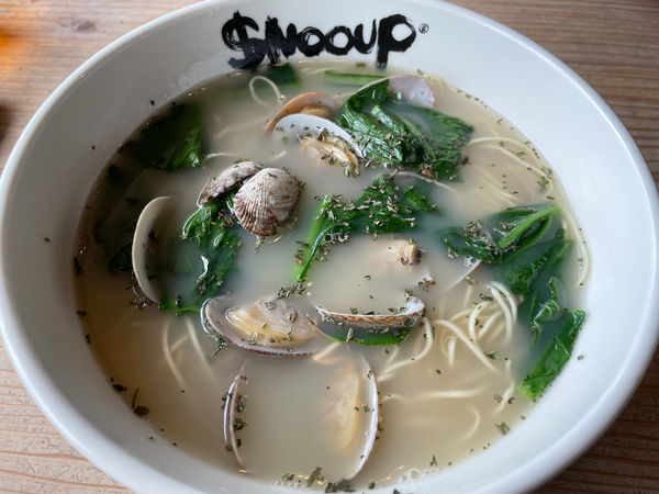 「無添加鶏ガラとアサリのラーメン」@THE SNOOUP 春日店の写真