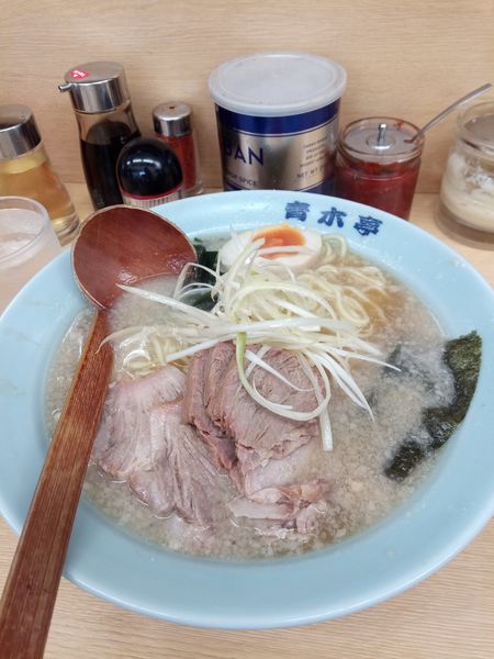 「チャーシュー麺800円硬脂多餃子３ケ」@ラーメン青木亭 越谷店の写真