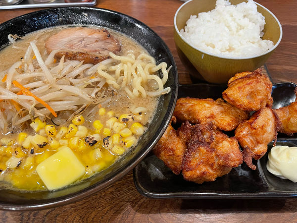 「【期間限定】白味噌バターラーメン880円、Bセット308円」@マルヤ商店の写真