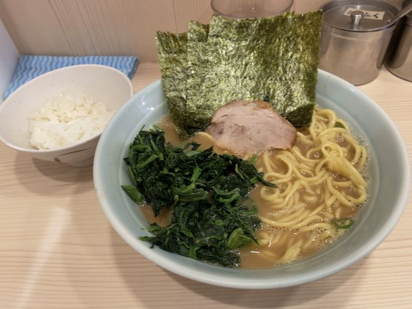 「らーめん（並）＋ほうれん草」@家系 武の極みの写真