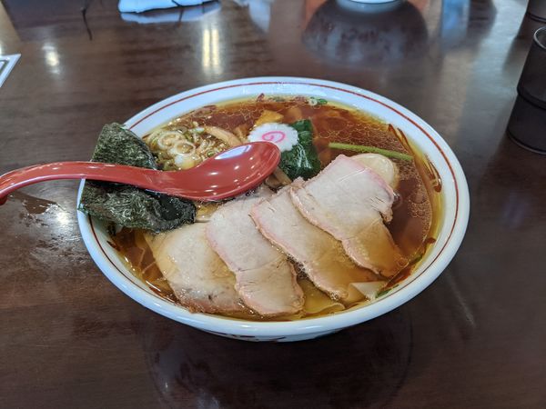 「ワンタン麺味玉入り（しょうが醤油味）」@とら食堂 松戸分店の写真