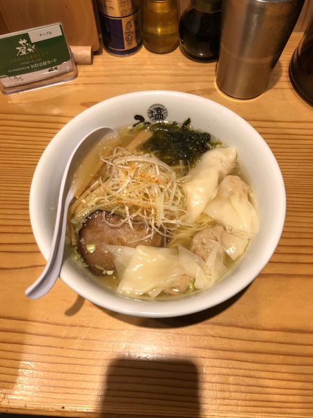 「塩ワンタン麺　980円」@塩らーめん専門 ひるがお 人形町店の写真