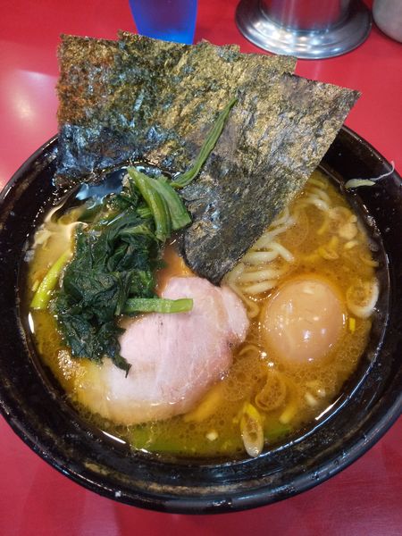 「ラーメン730円味玉50円(カタメ・薄味・普通)」@家系総本山 ラーメン吉村家の写真