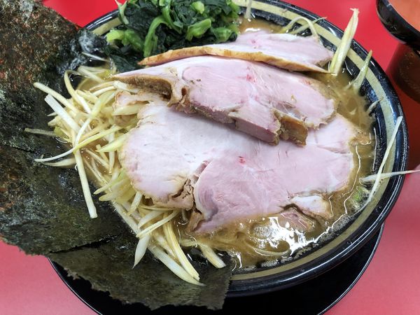 「ネギチャーシューメン3枚白　柔らかめ」@IEKEI_TOKYO 王道家直系の写真