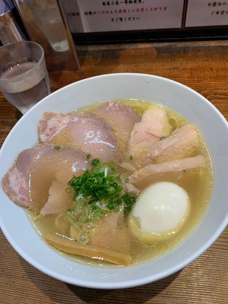 「しおラーメン　全部のせ」@町田汁場 しおらーめん進化 町田駅前店の写真