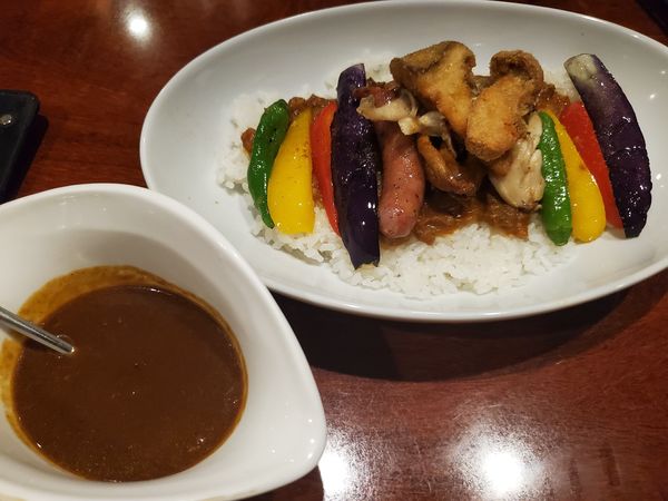 「4種のきのこと彩り野菜のWソースカレー ～ビーフとキーマ ～」@天馬 伊勢佐木町店の写真