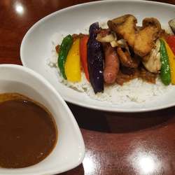 4種のきのこと彩り野菜のWソースカレー ～ビーフとキーマ ～