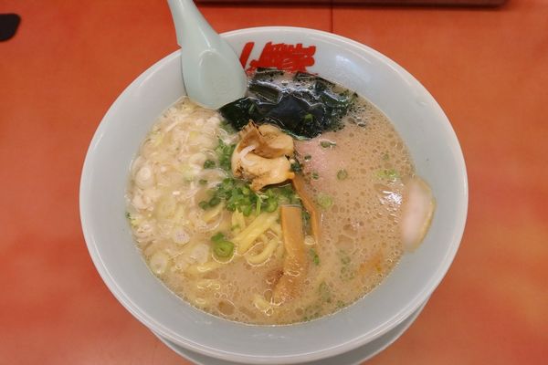 「【期間限定】ホタテ塩とんこつラーメン￥８９０」@ラーメン山岡家 大口店の写真
