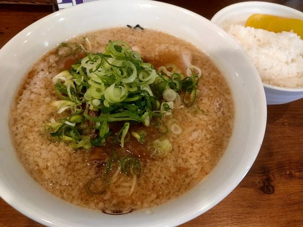 「ラーメン硬め  780円　+ランチサービスライス」@らーめん一途の写真