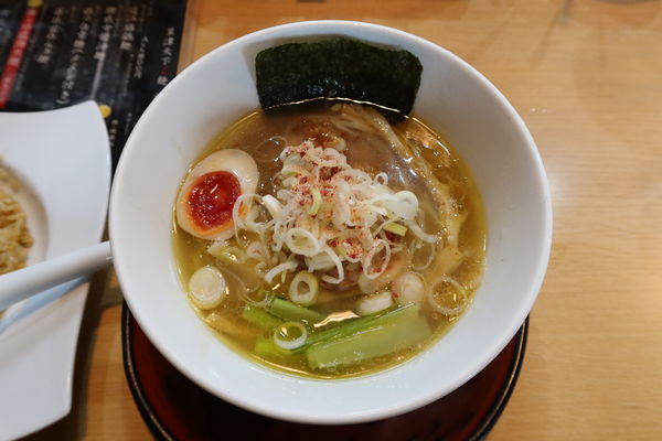 「近江塩鶏麺¥800+半チャーハン¥300」@支那そば 天下ご麺 草津店の写真