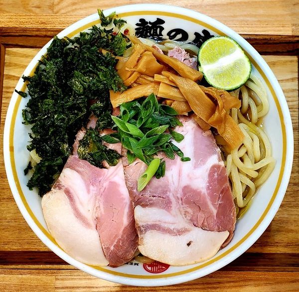 「冷やしすだちラーメン(大盛)」@自家製中華そば 麺の虜の写真