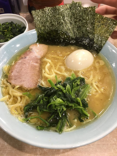 「ラーメン+ほうれん草」@横濱ラーメン あさが家 本店の写真