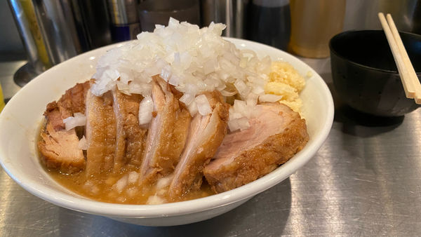「ラーメン　豚5枚　玉ネギ」@ブタゴリラの写真