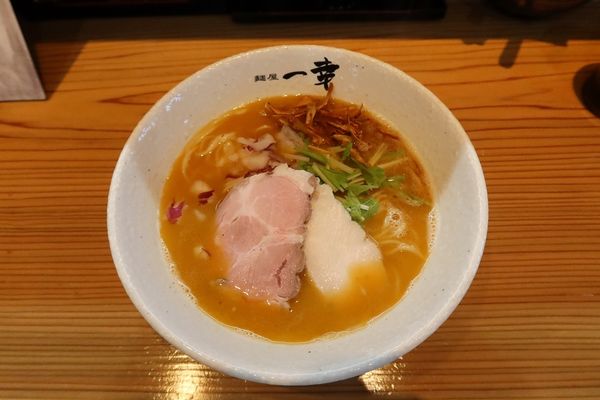 「鶏白湯海老塩ラーメン￥９００」@麺屋 一幸の写真