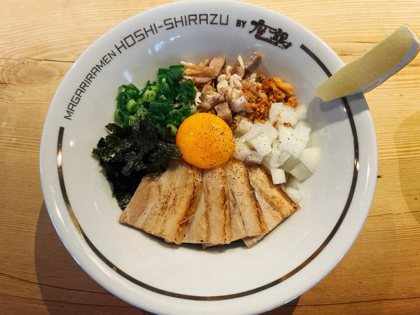 「鶏塩まぜsoba」@マガリラーメン 星知ラズ 東心斎橋店の写真