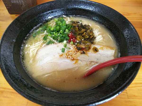 「特製豚骨ラーメン 　：バリカタ」@極上豚骨ラーメン カンミナ 白鳥店の写真