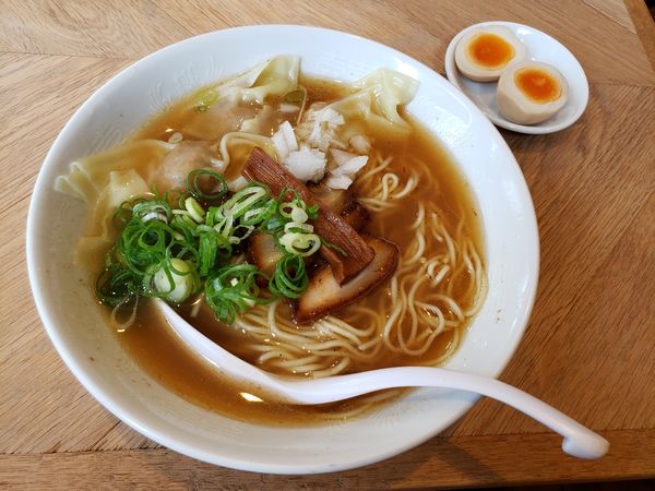 「鶏そば(醤油)ワンタン+味玉」@伊藤商店の写真