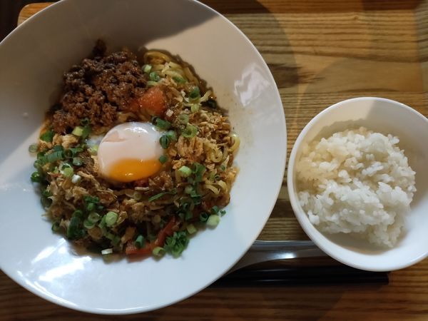 「正宗担々麺800円＋小ライス無料」@中国家庭料理 YI-CHANGの写真