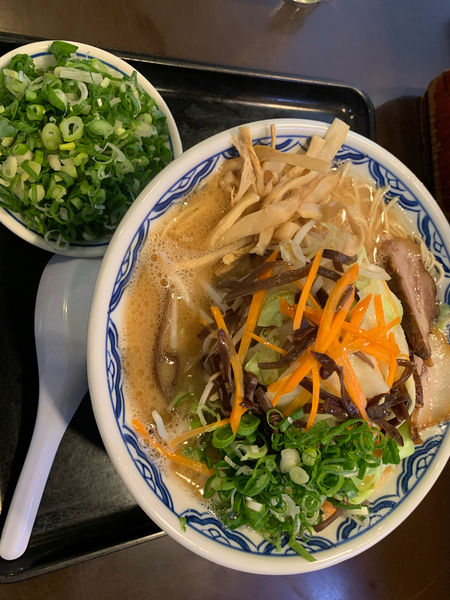 「野菜トンコツ味噌らぁめん＋ネギ多め」@博多麺房 赤のれん 西麻布本店の写真