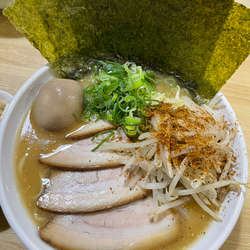 豚骨味噌チャーシュー大盛り　味玉と海苔