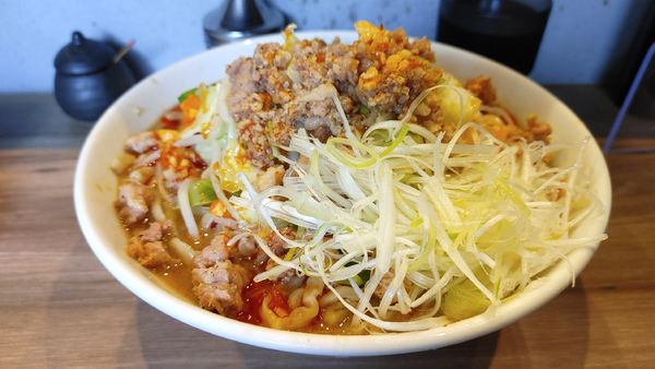 「閻魔ラーメン・大盛・ネギ　￥９７０」@閻魔羅闍 鶴見本店の写真
