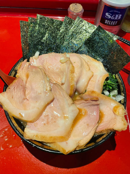 「中盛りチャーシュー麺　海苔増し、玉ねぎ、チャーシュー３枚増し、ラ」@厚木家の写真